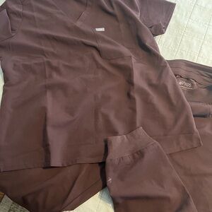 FIGS women’s scrub set in ESPRESSO XL